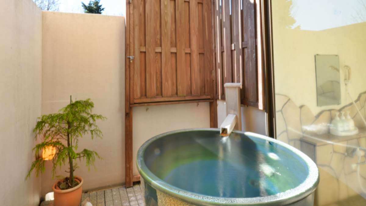 伊豆高原温泉 別邸 石の家 専用露天風呂付客室