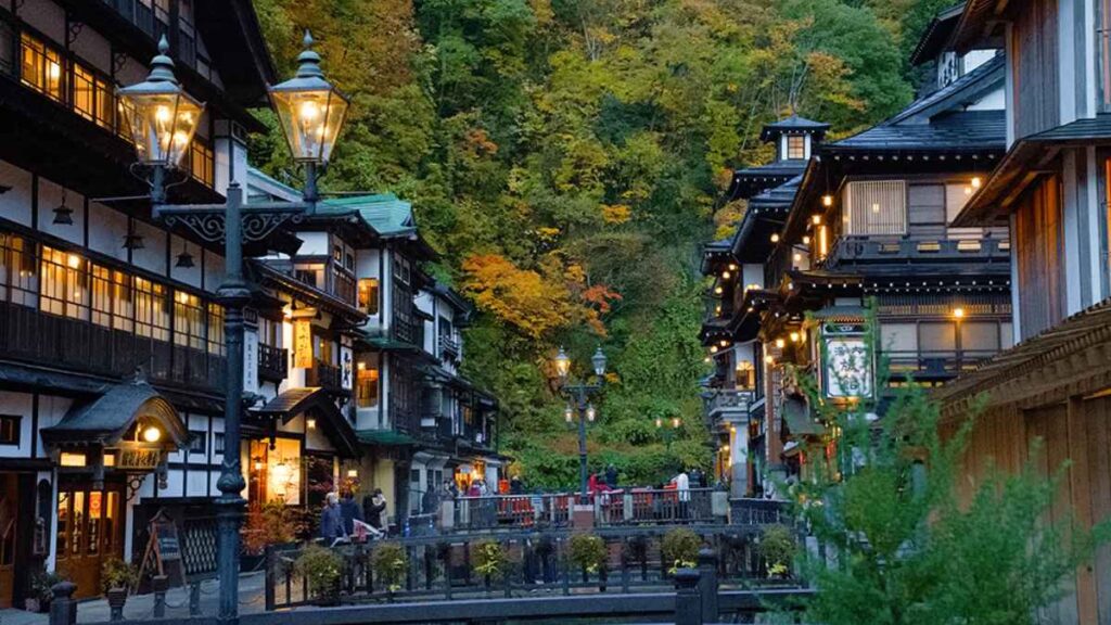 【東北】秋に行きたい！紅葉がきれいなおすすめの温泉地ランキング